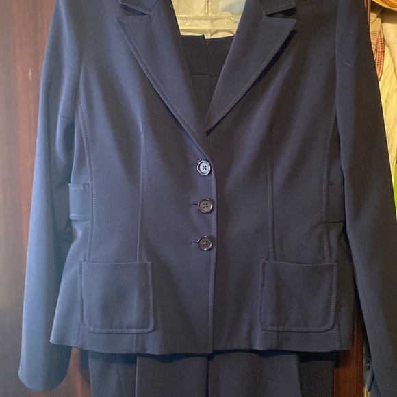 Pret A Porter Pant Suit - Picture 3 of 6